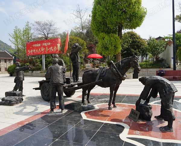 定制一座大型銅雕塑價格大致為多少？