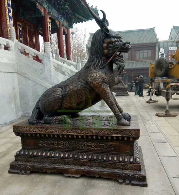 居宗教廟堂之高，擇黃銅麒麟雕塑守業(yè)
