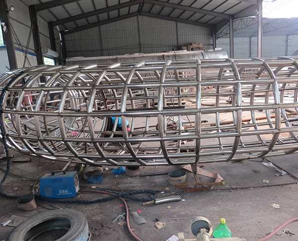 我們和不銹鋼雕塑廠家怎樣進(jìn)行雕塑的溝通制作呢？